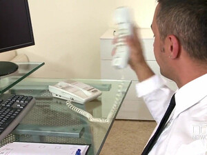 Трахнули в два члена озабоченную секретаршу Lola Taylor, сама напросилась!