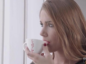 Красивая девушка стонет от анала