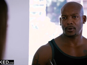 Жена изменяет мужу с негром и ебется в жопу