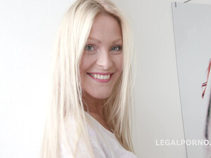 Легалы жестко раздолбали жопу похотливой блондинке на кастинге